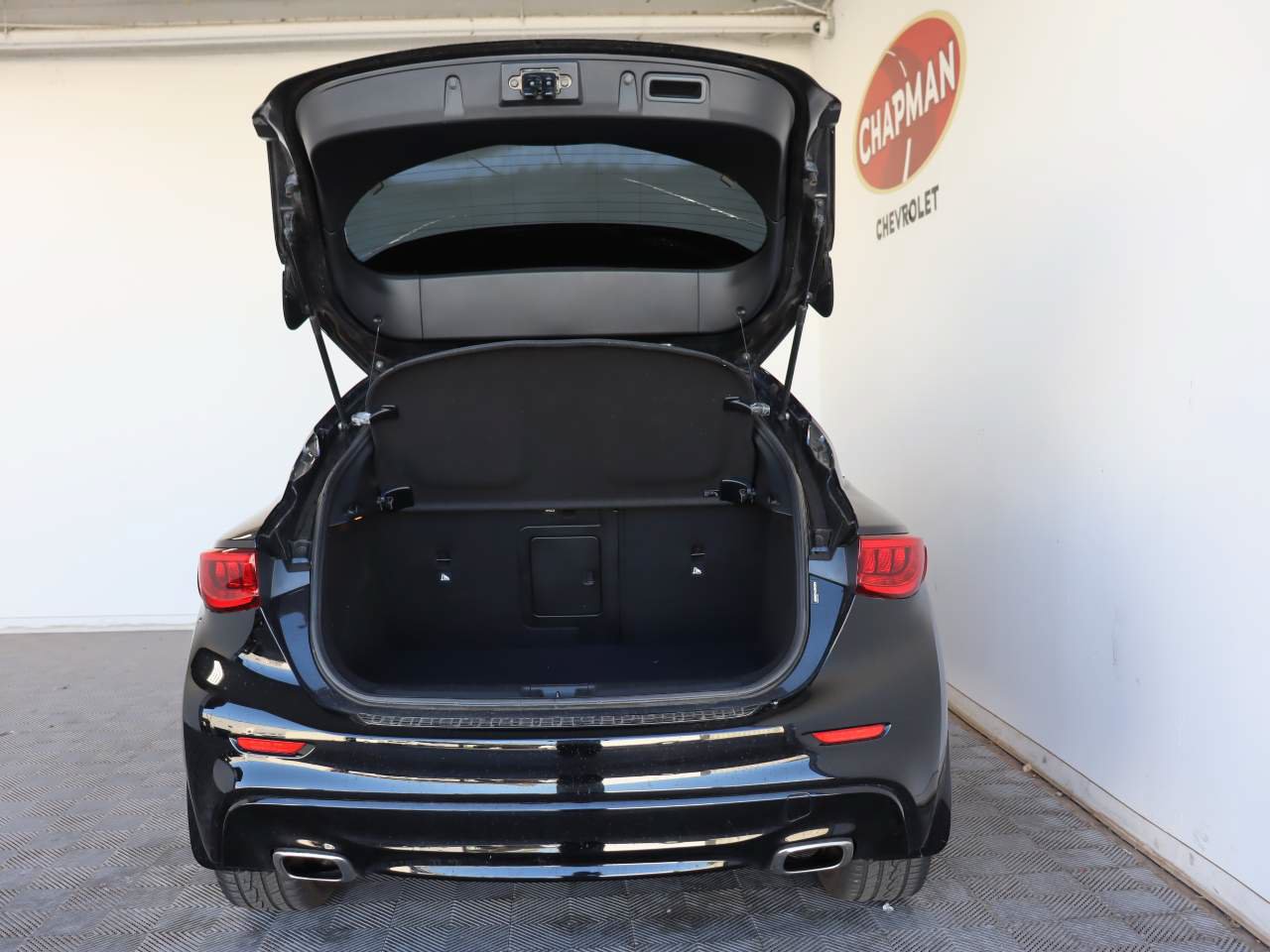 Used 2018 INFINITI QX30 FWD image 5