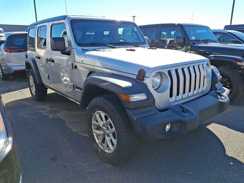 Used 2023 Jeep Wrangler Sport S image 4
