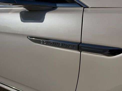 Used 2017 Lincoln Continental Select w/ Climate Package AWD/4WD image 10