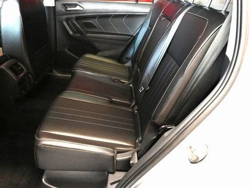 Used 2022 Volkswagen Tiguan SE w/ Panoramic Sunroof Package image 3