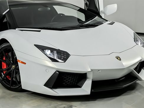 Used 2017 Lamborghini Aventador LP 700-4 AWD/4WD image 2