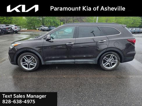 Used 2017 Hyundai Santa Fe FWD image 2