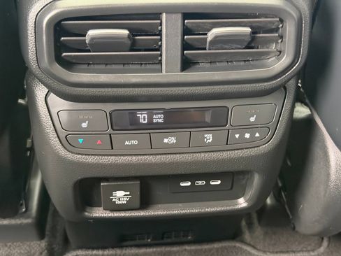 Used 2025 Honda Pilot Elite image 32