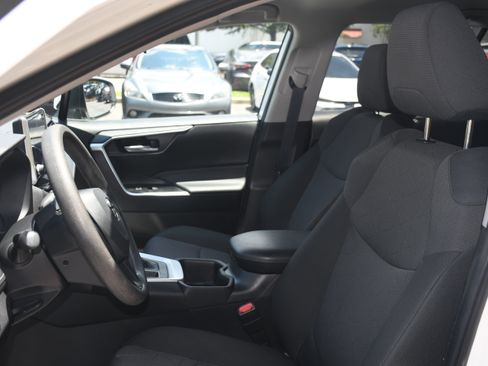 Used 2025 Toyota RAV4 XLE FWD image 11