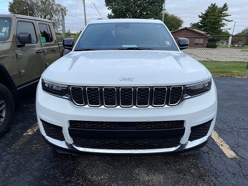 Used 2025 Jeep Grand Cherokee L Laredo AWD/4WD image 2