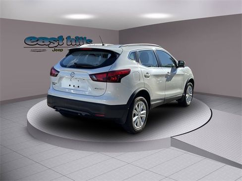 Used 2017 Nissan Rogue Sport SV w/ SV Premium Package image 3