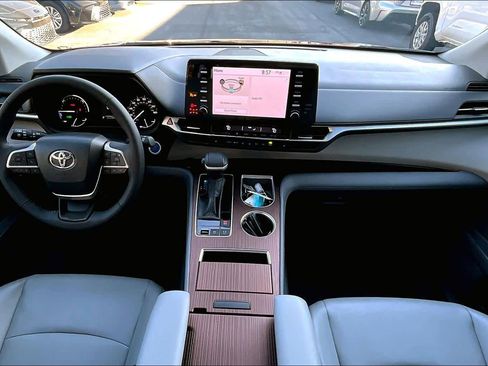 Certified 2023 Toyota Sienna XLE image 15