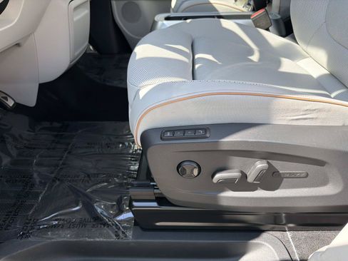 Certified 2025 Volkswagen ID. Buzz 1st Edition RWD image 15
