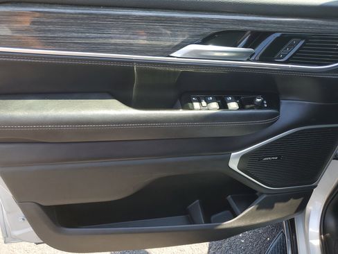 Used 2022 Jeep Wagoneer Series III image 19