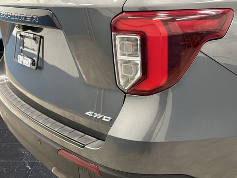 Used 2023 Ford Explorer ST-Line AWD/4WD image 34