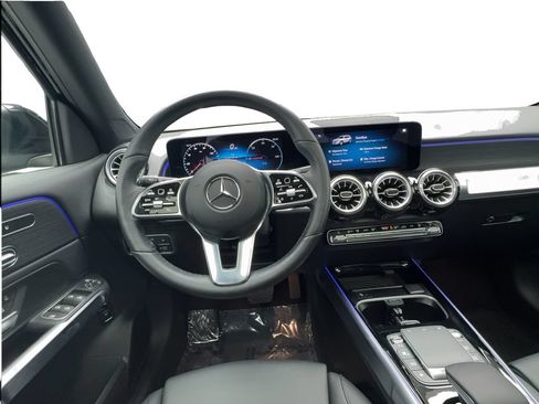 Used 2023 Mercedes-Benz EQB 300 4MATIC image 34