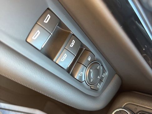 Used 2025 Chevrolet Tahoe High Country AWD/4WD image 11