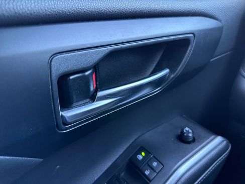 Used 2021 Toyota Highlander XLE image 25