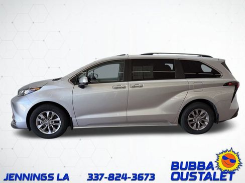 Used 2024 Toyota Sienna XLE image 2