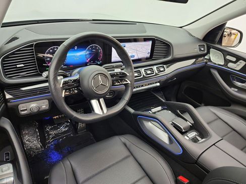 Used 2024 Mercedes-Benz GLS 450 4MATIC image 9