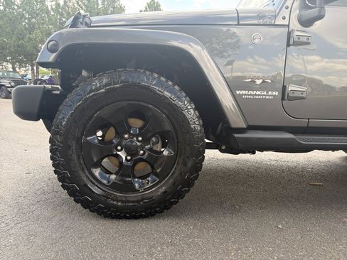 Used 2016 Jeep Wrangler Unlimited Sahara AWD/4WD image 10