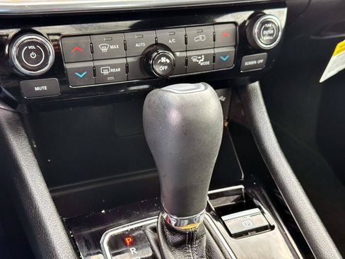 Used 2023 Jeep Compass High Altitude AWD/4WD image 19