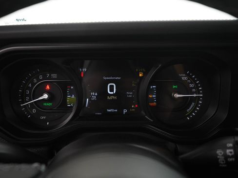 Used 2025 Jeep Wrangler Unlimited Rubicon 4xe w/ Convenience Group AWD/4WD image 26