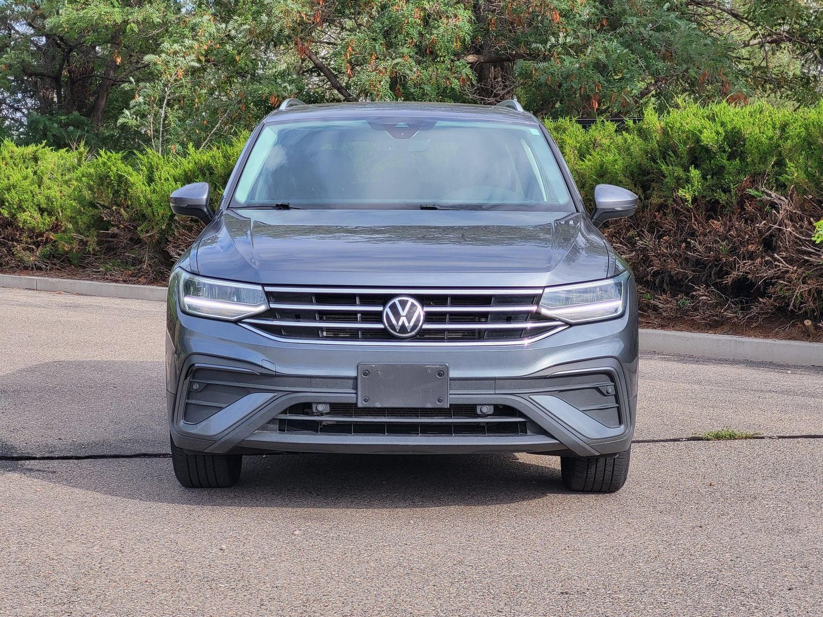 Used 2023 Volkswagen Tiguan SE w/ Panoramic Sunroof Package AWD/4WD image 2