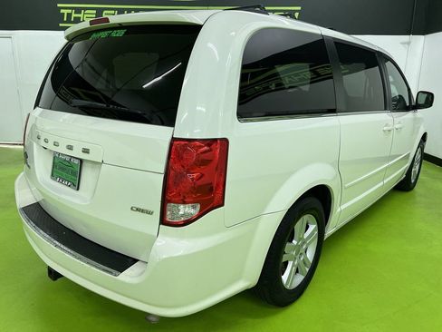 Used 2011 Dodge Grand Caravan Crew w/ Entertainment Group 1 FWD image 10