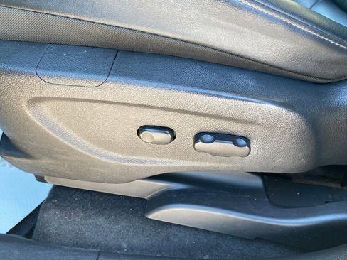 Used 2019 Chevrolet Trax LT w/ LT Convenience Package image 22