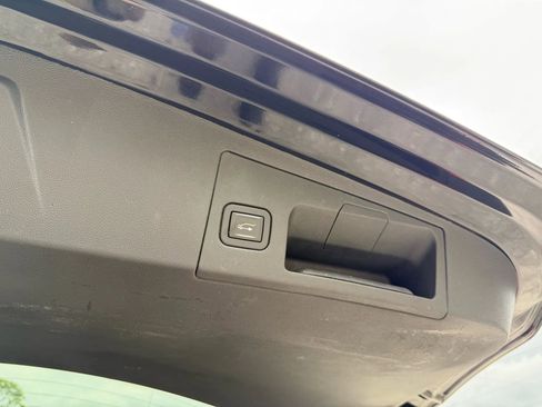 Used 2017 Cadillac XT5 Luxury w/ Driver Awareness Package image 17