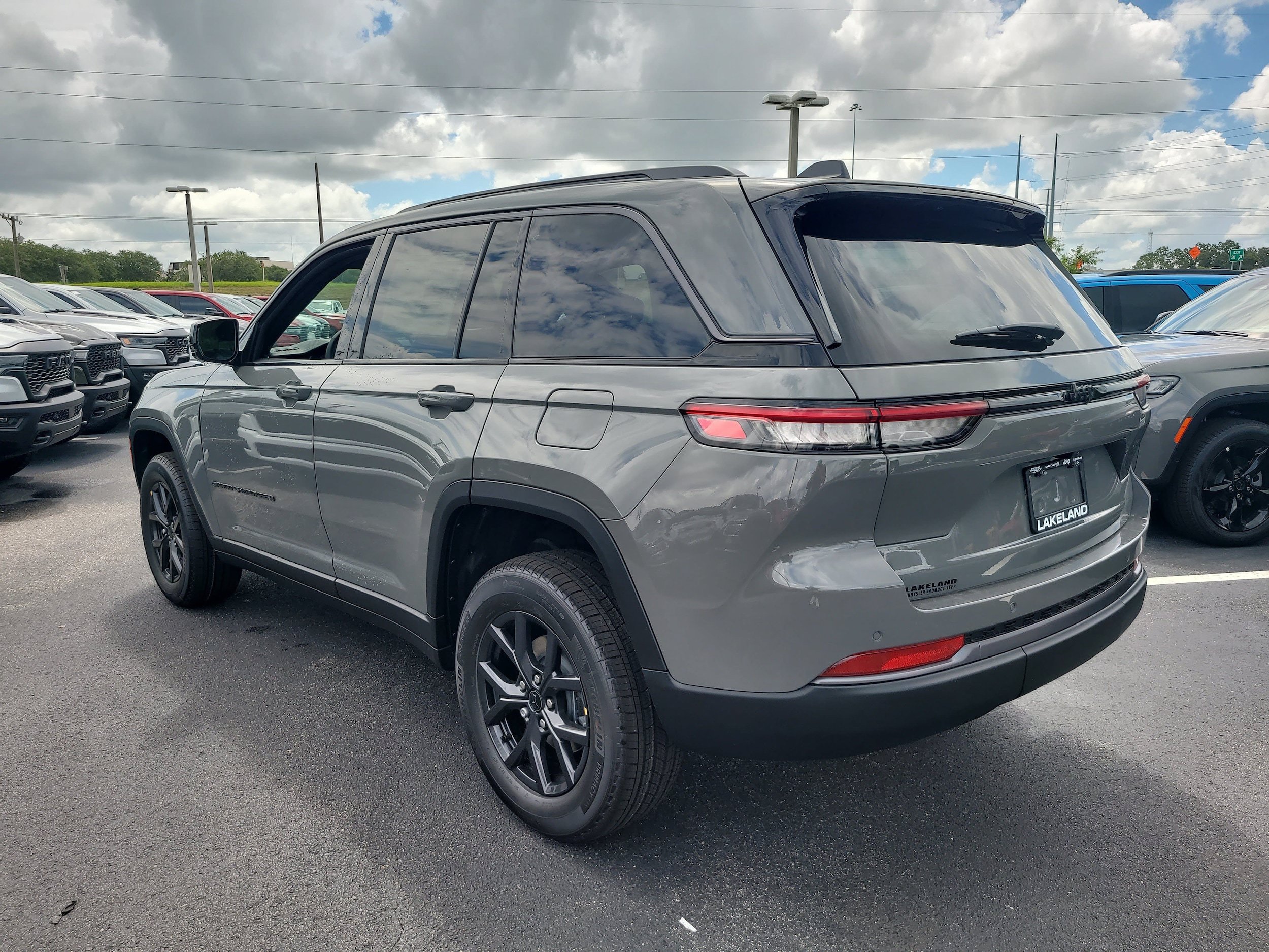 New 2027 Jeep Grand Cherokee Altitude RWD image 8