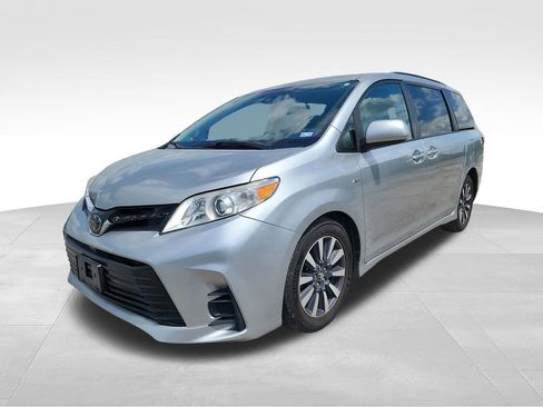 Used 2019 Toyota Sienna LE AWD/4WD image 4