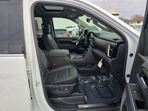 New 2026 GMC Sierra 3500 Denali w/ Denali Reserve Package image 35