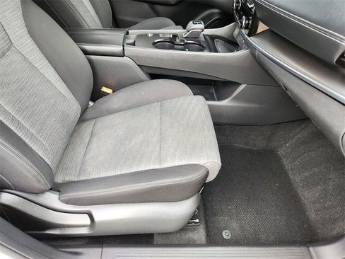 Used 2021 Nissan Rogue SV image 15