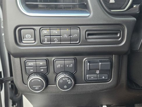 Used 2021 Chevrolet Tahoe Z71 w/ Luxury Package image 27