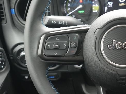 Used 2025 Jeep Wrangler Unlimited Rubicon 4xe AWD/4WD image 16