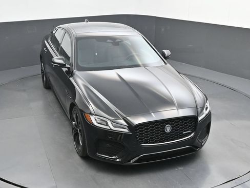 Certified 2024 Jaguar XF R-Dynamic SE AWD/4WD image 37