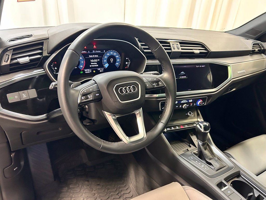 Certified 2024 Audi Q3 2.0T Premium AWD/4WD image 2