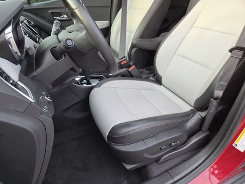 Used 2019 Chevrolet Trax Premier FWD image 25