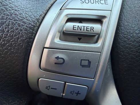 Used 2014 Nissan Rogue S FWD image 16