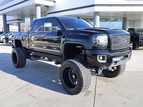Used 2018 GMC Sierra 2500 Denali w/ Duramax Plus Package image 8