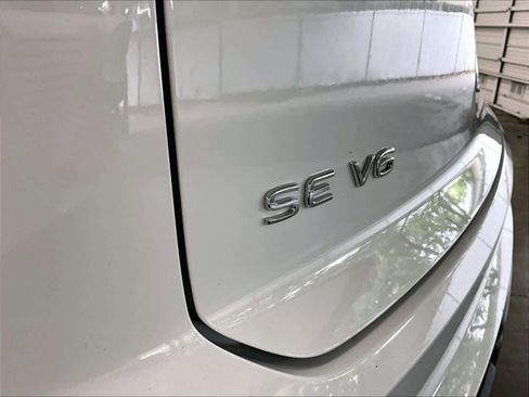 Used 2022 Volkswagen Atlas Cross Sport SE FWD image 11