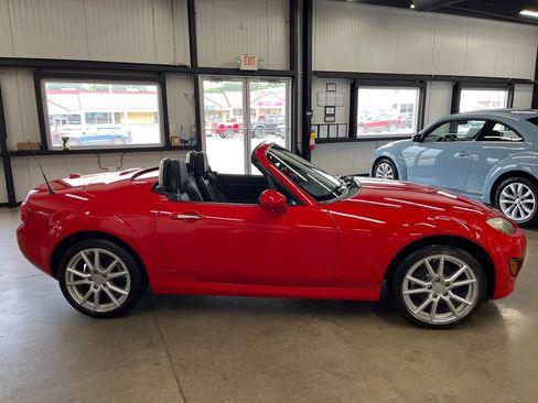 Used 2011 MAZDA MX-5 Miata Grand Touring w/ Premium Pkg RWD image 36