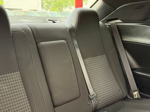 Used 2016 Dodge Challenger SXT RWD image 34