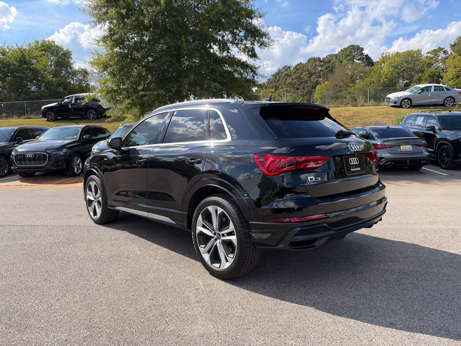 Used 2020 Audi Q3 2.0T Premium Plus w/ Premium Plus Package AWD/4WD image 8