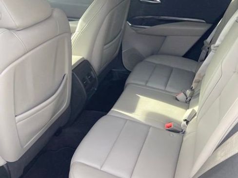 Used 2020 Cadillac XT4 Luxury w/ Cold Weather Package FWD image 5