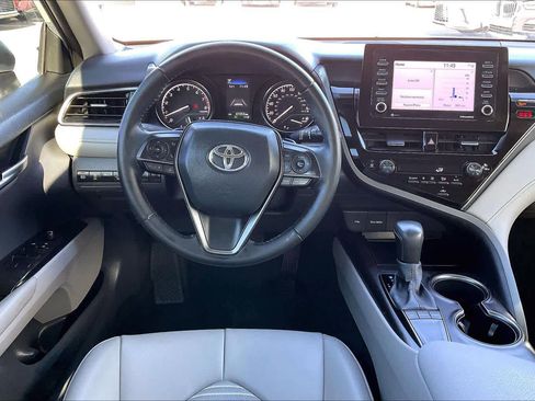 Used 2022 Toyota Camry SE image 5