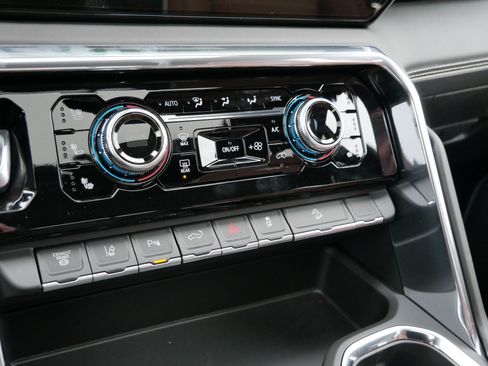 New 2026 GMC Sierra 3500 Denali Ultimate w/ LPO, Black Badging Package image 18