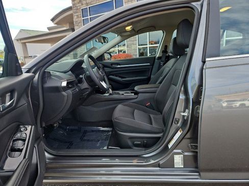 Used 2023 Nissan Altima 2.5 SV image 11