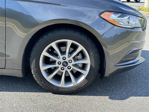 Used 2017 Ford Fusion SE w/ Fusion SE Technology Package image 13