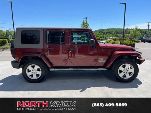 Used 2010 Jeep Wrangler Unlimited Sahara w/ Dual Top Group AWD/4WD image 19