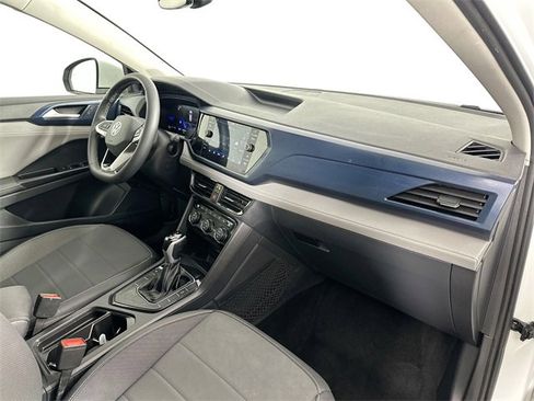 Used 2024 Volkswagen Taos SE image 29
