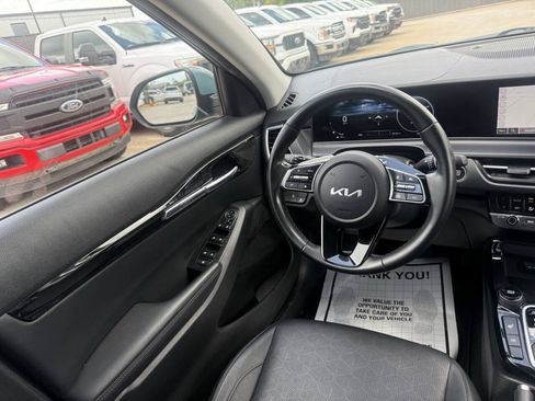 Used 2024 Kia Seltos EX FWD image 19