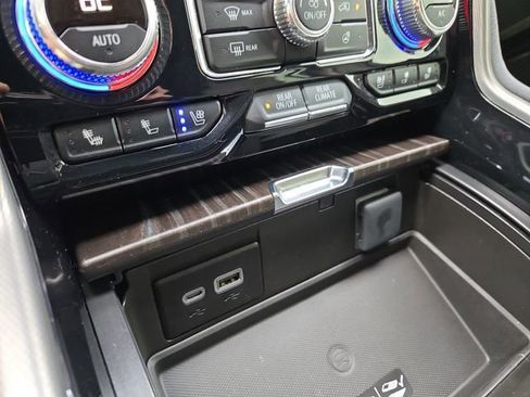 Used 2024 GMC Yukon Denali w/ Advanced Technology Package AWD/4WD image 28